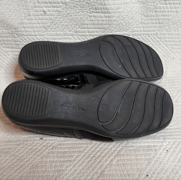 CLARKS SLIP ON SHOES - Picture 13 of 16